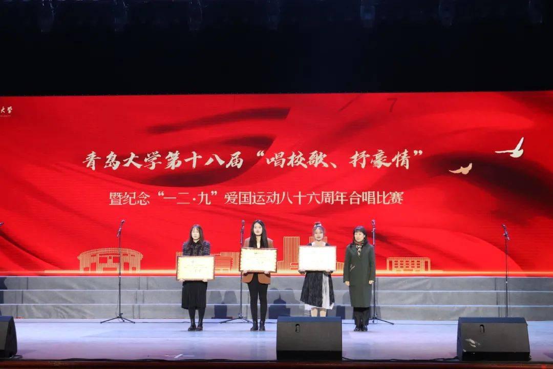 救援受困木屋的牛仔